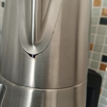 Fakir Chailand Çaycı Üst Demlik Akıtıyor