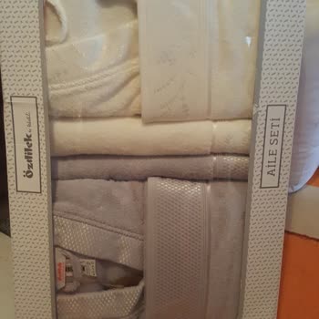 Taşpınar Alışveriş Merkezleri Bornoz Takımının Kutusu Yırtık