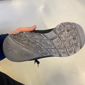 Skechers Ayakkabı Tabanında Yolunma, Delinme Mevcut...