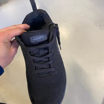 Skechers Ayakkabı Tabanında Yolunma, Delinme Mevcut...