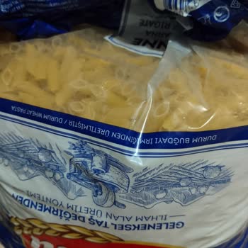 Mutlu Makarna Böcekler Çıktı Makarnanın İçinden