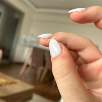 İzmir Jel Tırnak Tırnaklarım Kanadı Ve Jel Bir Hafta Sonra Sökülmeye Başladı