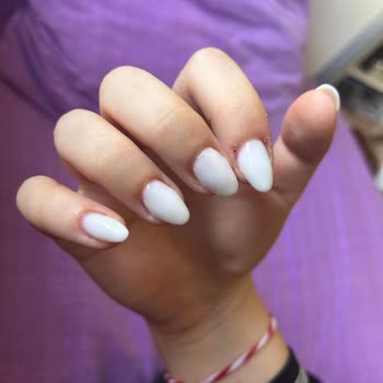 İzmir Jel Tırnak Tırnaklarım Kanadı Ve Jel Bir Hafta Sonra Sökülmeye Başladı