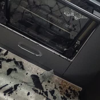 Kumtel Fırın Camı Patladı