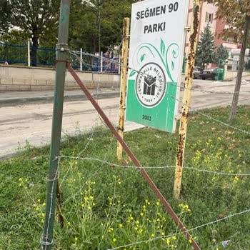 Ankara Yenimahalle Belediyesi Seğmen 90 Parkı İle İlgilenmiyor.