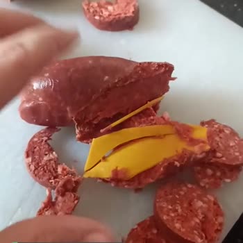 Şahin Sucuk İçinden Plastik Çıktı!