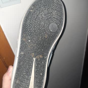 Skechers Ayakkabının Tabanı Dökülüyor...