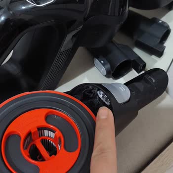 Bosch Elektrikli El Aletleri Bosch Unlimited 7 Dik Şarjlı Süpürge Toz Haznesi Mandalı Kırılıyor