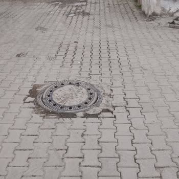 Manisa Büyükşehir Belediyesi Rögar Kapağı Arızalı