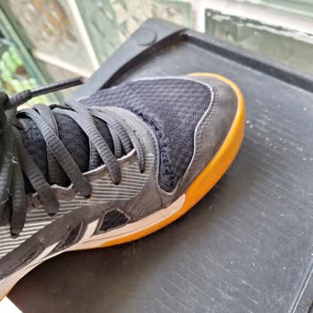 Asics Voleybol Ayakkabısı Yırtılması