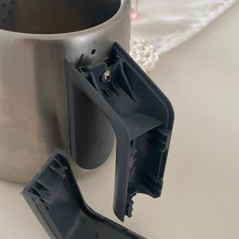 Grundig Çaycı Demlik Kulpu Kırıldı