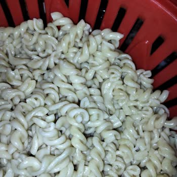 Piyale Marka İçindeki Tuhaf Lekeler