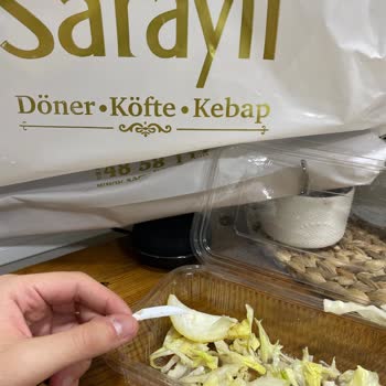 Saraylı Restoran Yemeğin İçinden Keskin Plastik Parçası Çıktı