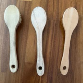 The Body Shop Banyo Fırçası Üzerinde %100 Wood Yazsa Da Yalan Olması