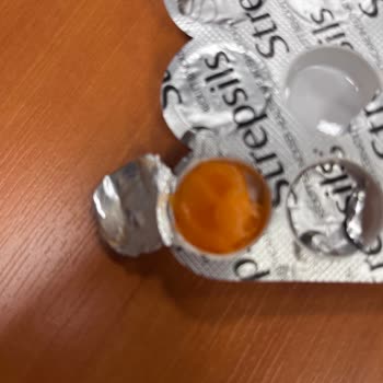 Strepsils Blister İçerisinde Erimiş Pastil