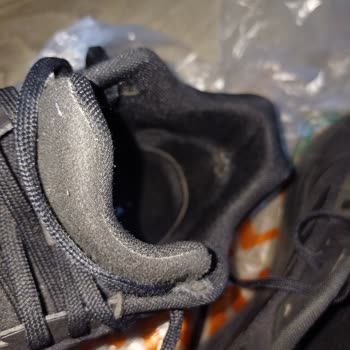 FLO Ayakkabı Adidas Ayakkabı 9 Ayda Dağıldı