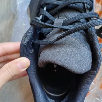 FLO Ayakkabı Adidas Ayakkabı 9 Ayda Dağıldı