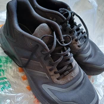 FLO Ayakkabı Adidas Ayakkabı 9 Ayda Dağıldı