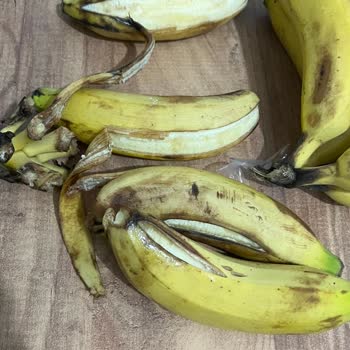 Yemeksepeti Mahalle Yemek Sepetinin 2 Defa Kabukları Soyulmuş Muz Göndermesi