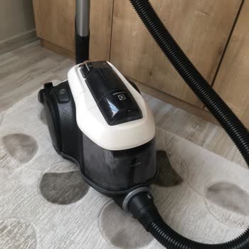 Electrolux Elektrik Süpürgesi Halıya Yapışıyor İlerletemiyorum.