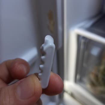 Arçelik Buzdolabı, İnce Plastik Kaplama Kullanmış.