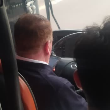 Es Turizm Şoförünün Direksiyon Başında Mesajlaşması