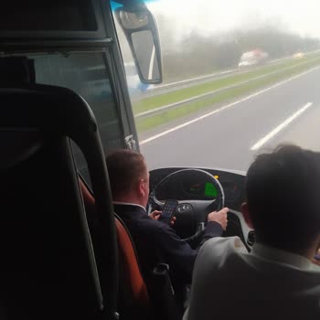 Es Turizm Şoförünün Direksiyon Başında Mesajlaşması