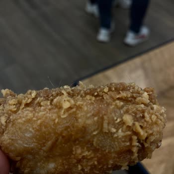 Popeyes Tavuklarda Tüy Çıkması