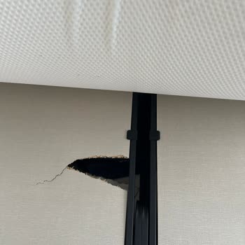 Konfor Mobilya Kalitesiz Yatak Çöktü, Bayi Suçladı!