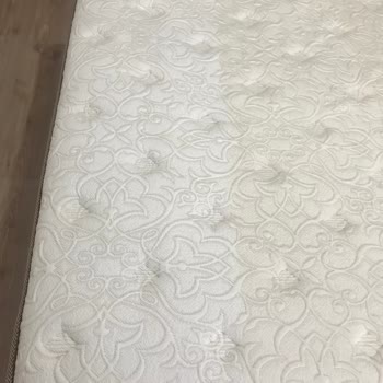 Bambi Yatak Bambi Yatağımda Renk Koyulaşması Ve İç Kısmında Çizik