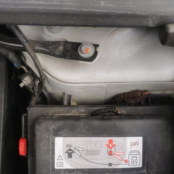 Peugeot 2008 Kaput İzolatörü