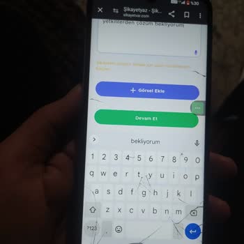 Reeder Telefonumun Cami Kırıldı
