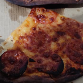 Yemeksepeti Merter Domino's Pizza'dan Yanık Pizza Hayal Kırıklığı