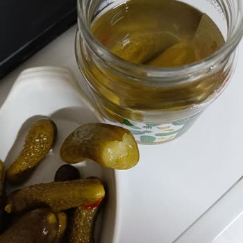 BİM Fıçı Salatalık Turşusunun Salatalıkları Isırılmış