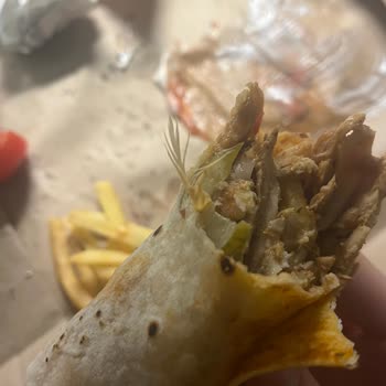Harrbi Döner İçinden Tavuk Tüyü Çıktı!