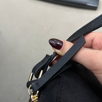 Adana Optimum AVM Guess Şubesinden Aldığım Guess Çantanın İpleri Sökük