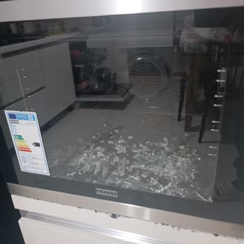 Franke Fırın Camı Bomba Gibi Patladı