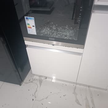 Franke Fırın Camı Bomba Gibi Patladı