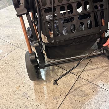 Pegasus Bebek Arabası Kabin Bagajında Kırıldı