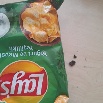 Lays Paketinden Siyah Parça