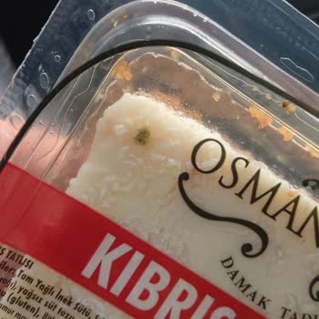 BİM Osmanoğlu Markalı Kıbrıs Tatlısı Paket İçerisinde Küflenmiş