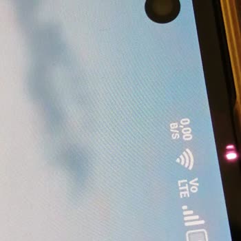 Tecno Camon 20 Sağ Üstte Kırmızı Işık Yanıp Yanıp Sönüyor