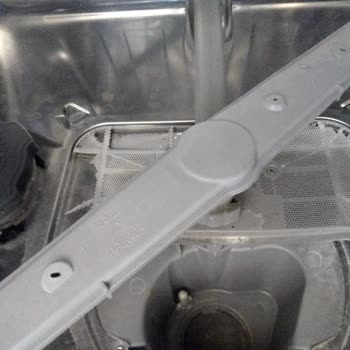 Arçelik 6233 Model Bulaşık Makinesi Metal Süzgeç Desteğinin Kırılması