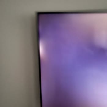 Vestel 65Qled TV Siyah Ekranda İken Oluşan Işık Parlaması.
