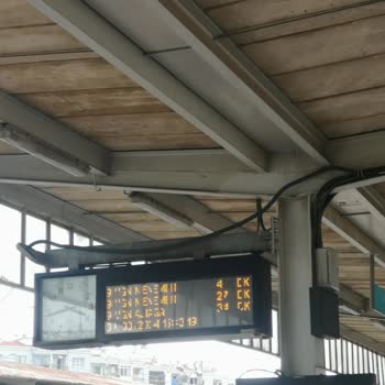 İzban Menemen İzbanda Yüklematik Bozuk Aliağa Hattı Sürekli Geç Geliyor