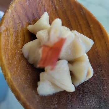 Kaşıkla Mantı Soğan Kabuğu