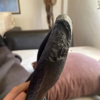 Gezer Terlik Ciddi Anlamda Kalitesiz Görünüyor.