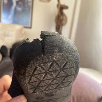 Gezer Terlik Ciddi Anlamda Kalitesiz Görünüyor.