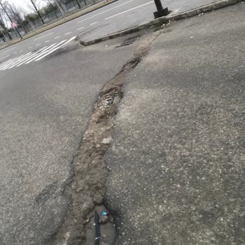 Sivas Belediyesi Yetersiz Asfalt Çalışması Ve Çukurların Verdiği Zarar