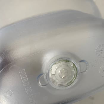 Brita Sürahi Kendi Kendine Yeşil Renk Attı.